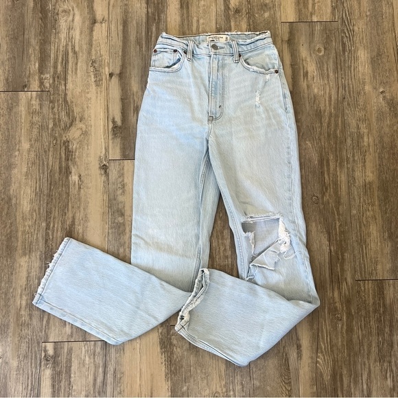 Abercrombie & Fitch Curve Love Ultra High Rise 90s Straight Jean Light Destroy - Picture 5 of 12